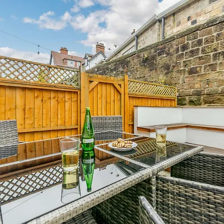 3 Bed In 90032 펜션