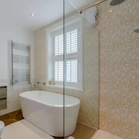 Σπίτι διακοπών 3 Bed In 90032 *