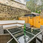 3 Bed In Oc-90032