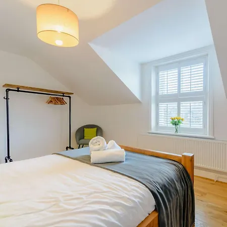 3 Bed In 90032 Feriehus *